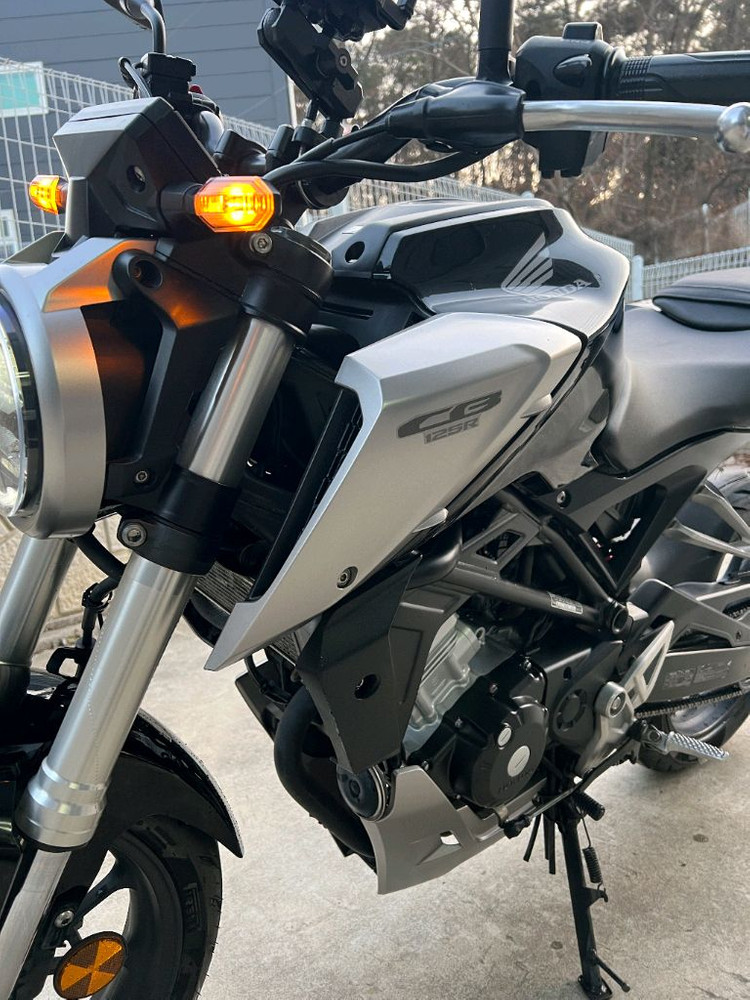 19년식 혼다 CB125R 블랙 판매 이미지
