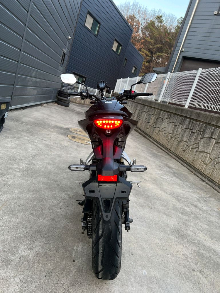 19년식 혼다 CB125R 블랙 판매 이미지