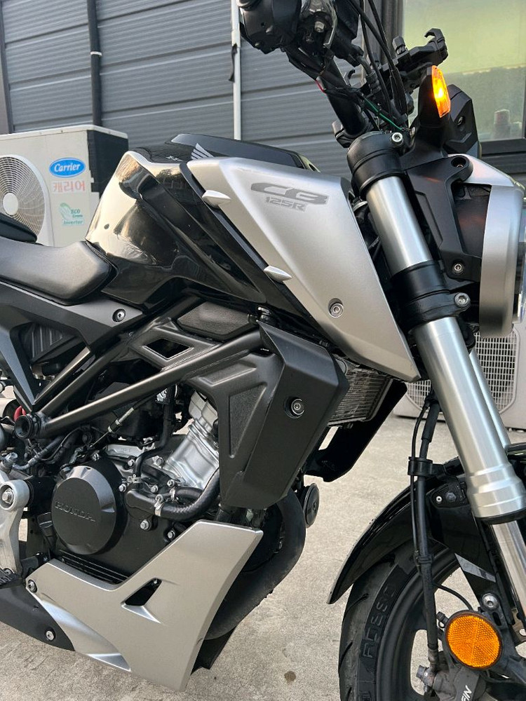 19년식 혼다 CB125R 블랙 판매 이미지