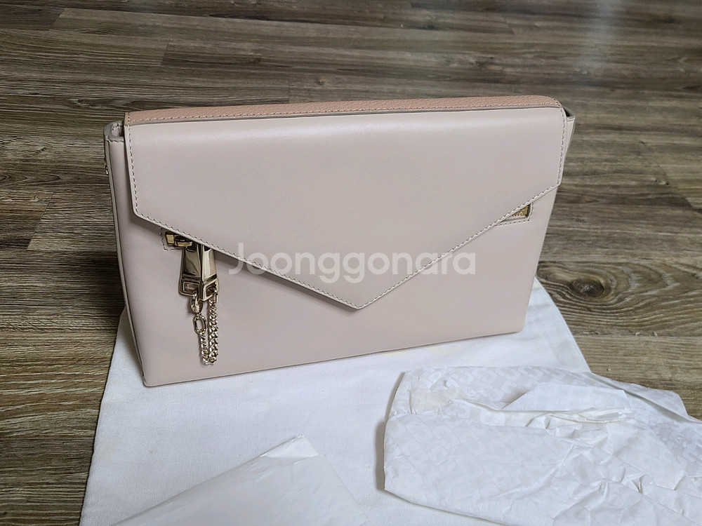 끌로에 레더 크로스백(새 상품급)숄더백구찌루이비통프라다디올셀린느명품가방생로랑테수토호보백사피아노레더에르메스샤넬버버리--5