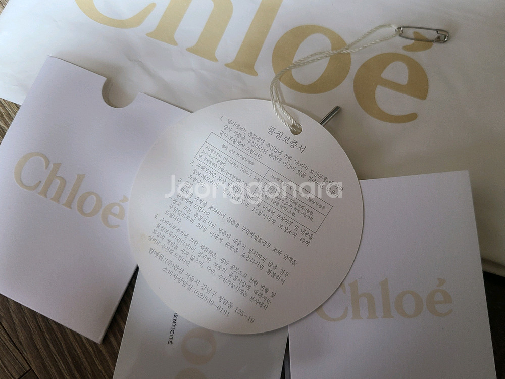 끌로에 레더 크로스백(새 상품급)숄더백구찌루이비통프라다디올셀린느명품가방생로랑테수토호보백사피아노레더에르메스샤넬버버리--8