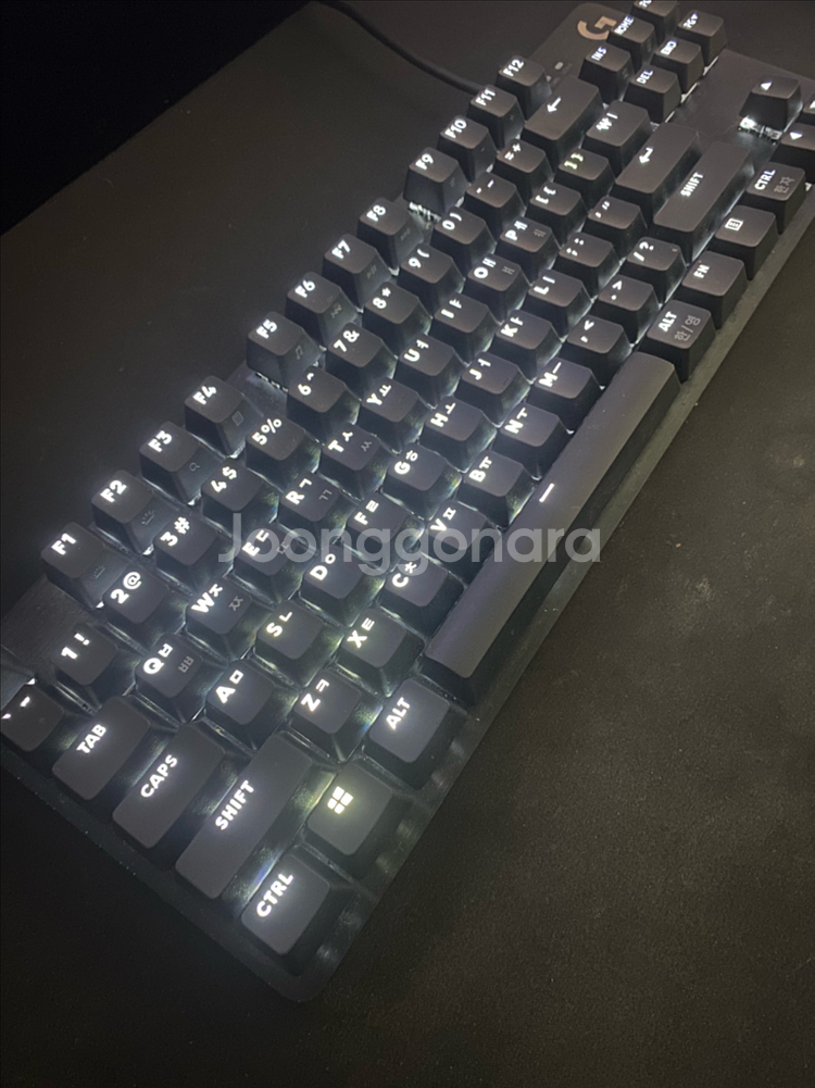 곧 군대가서 게이밍 키보드 판매합니다--2