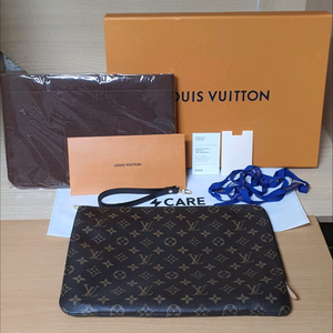 루이비통 에튀보야주MM 클러치백 새상품급 정품(감정O)구찌프라다디올고야드샤넬셀린느보테가생로랑