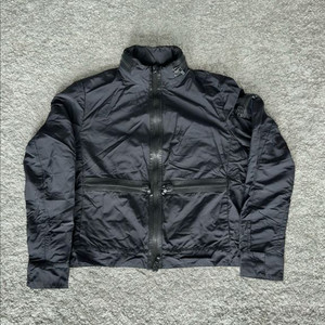 몽클레어 감마블루 블랙 지퍼 디테일 바람막이 자켓