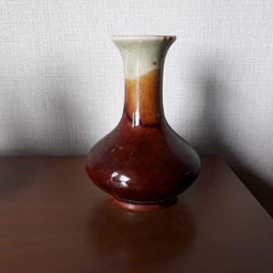 전통 도자기 꽃병