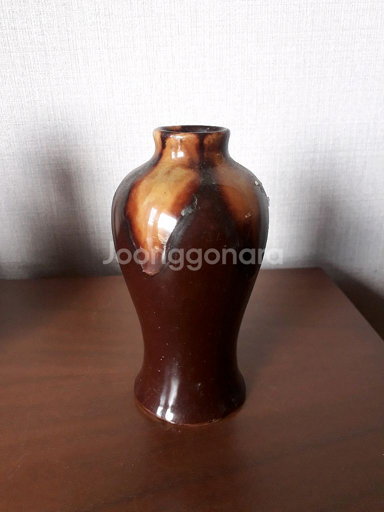 전통 도자기 꽃병--2