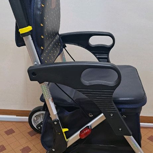 노인성인용 보행기 새 상품입니다. 이미지