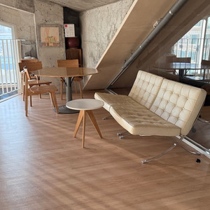 바르셀로나체어 - 화이트 4개 (200,000원/개)