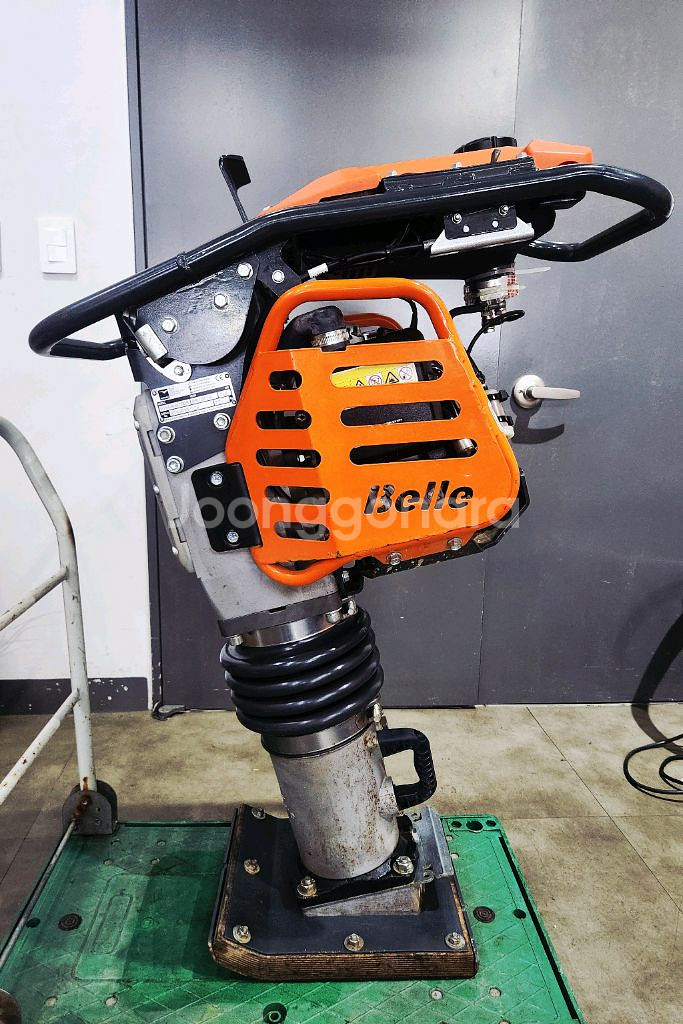 람마기 땅다짐기--0