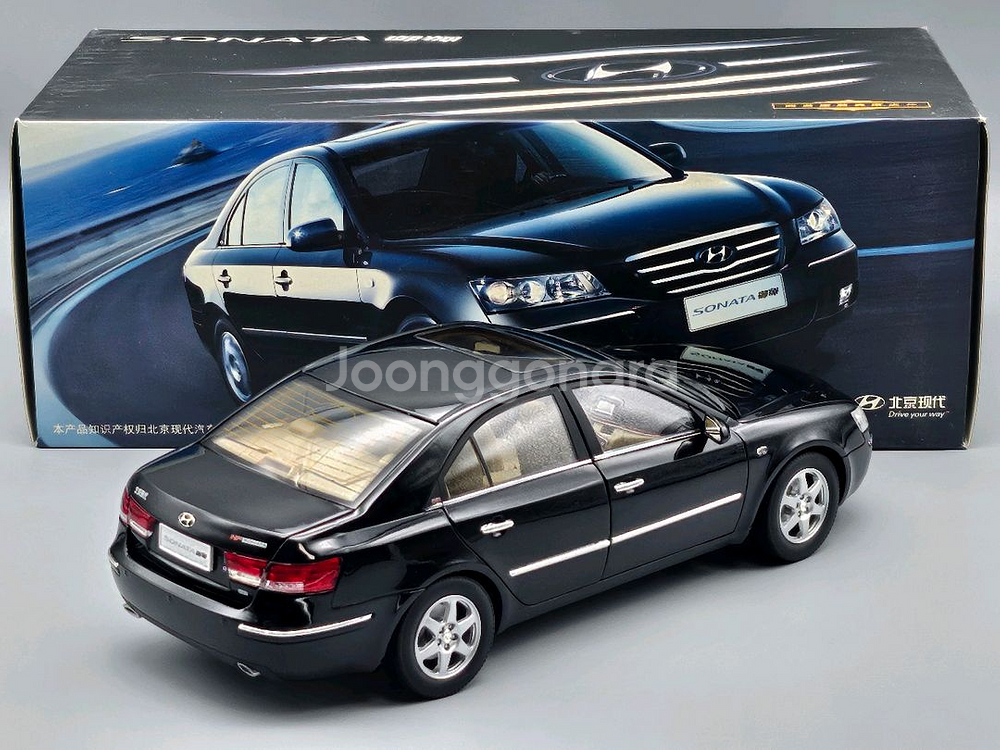 1:18 현대 NF 쏘나타 (NF, 파우디)--1