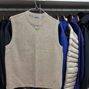 시리즈 남성 니트조끼 팝니다(미착용 새상품)