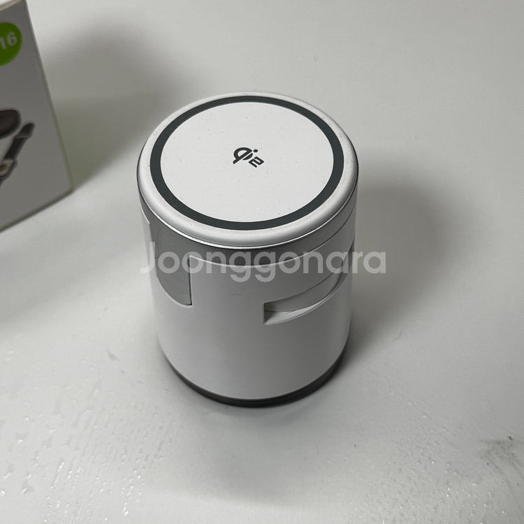 4in1 맥세이프 충전기 QI2 아이폰 에어팟 애플워치 충전 스탠드 조명 거치대 입니다.--2