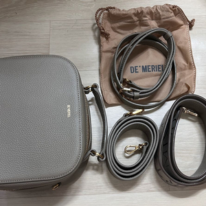 [새상품]드메리엘 크로스백 판매합니다~ 이미지