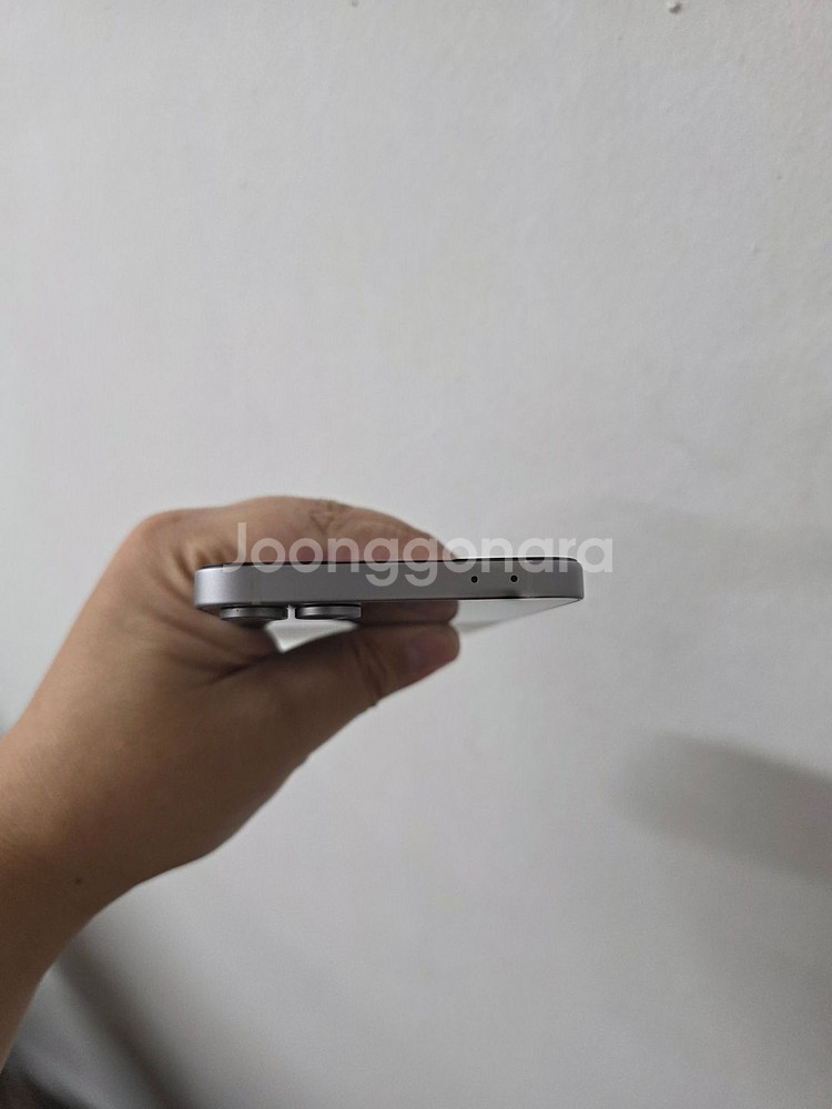 갤럭시 Z플립6 실버 256기가 SS급 팝니다--4