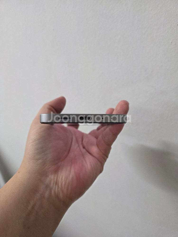 갤럭시 Z플립6 실버 256기가 SS급 팝니다--5