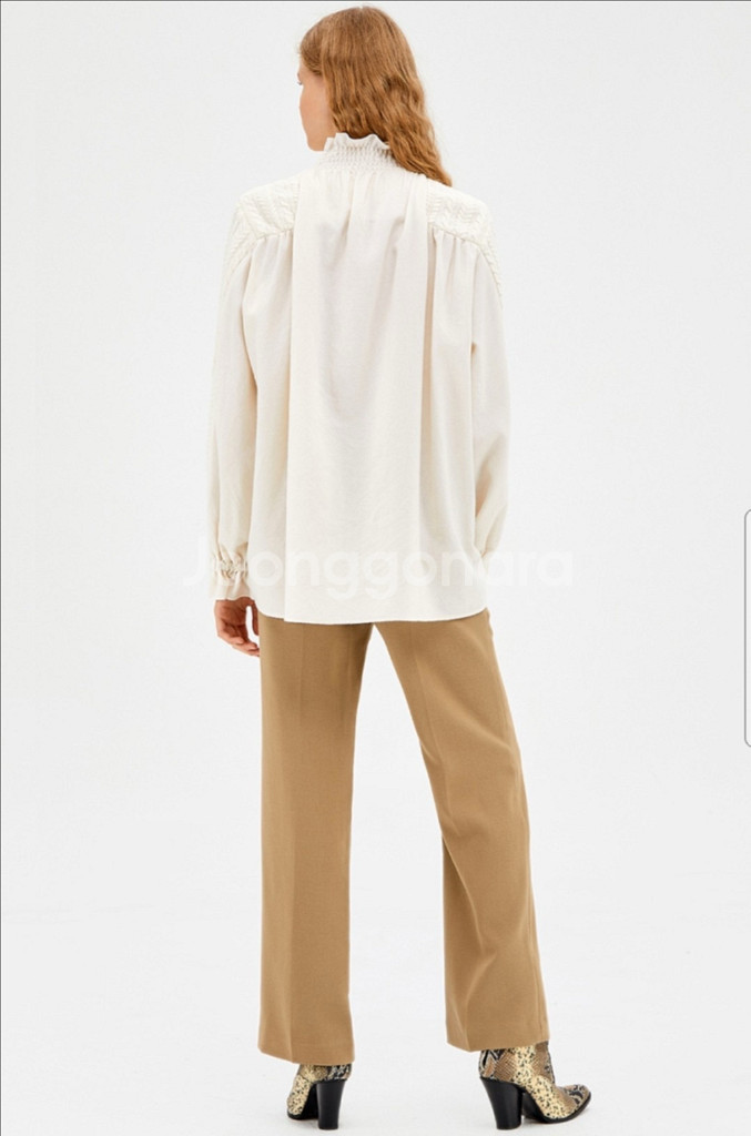 한섬 시스템 SYSTEM 백셔링 울100% 케이블 니트 배색 블라우스 티셔츠 프릴 하이넥 폴라--2