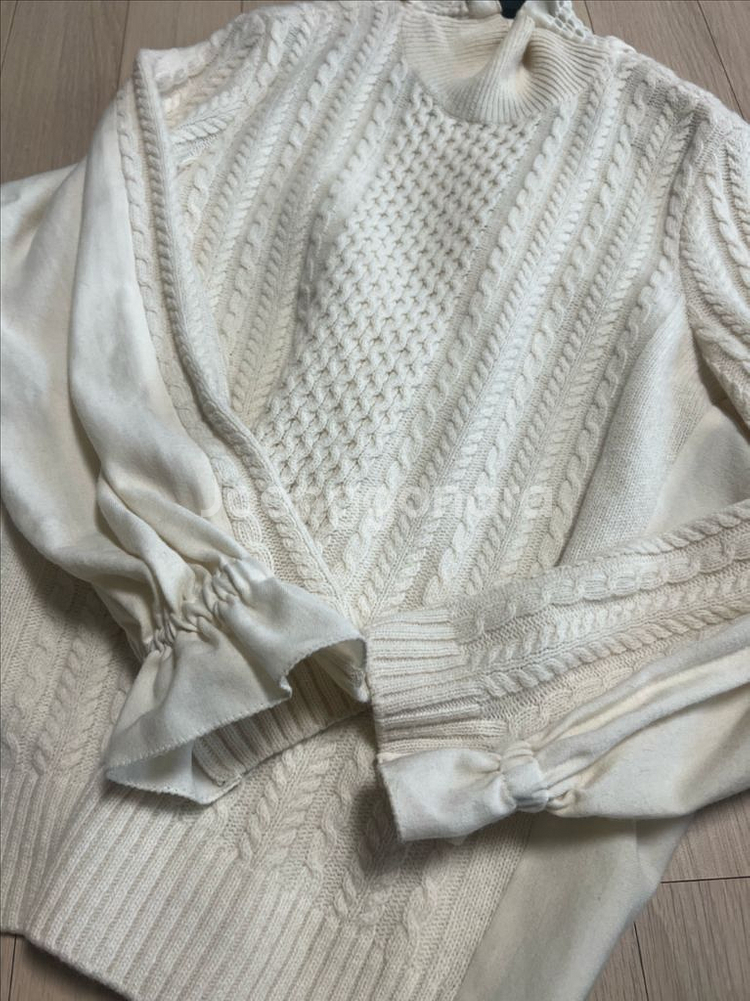 한섬 시스템 SYSTEM 백셔링 울100% 케이블 니트 배색 블라우스 티셔츠 프릴 하이넥 폴라--7