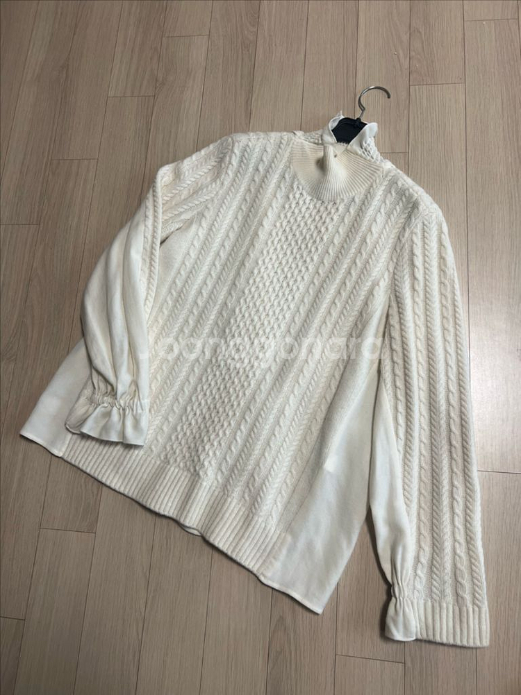 한섬 시스템 SYSTEM 백셔링 울100% 케이블 니트 배색 블라우스 티셔츠 프릴 하이넥 폴라--10