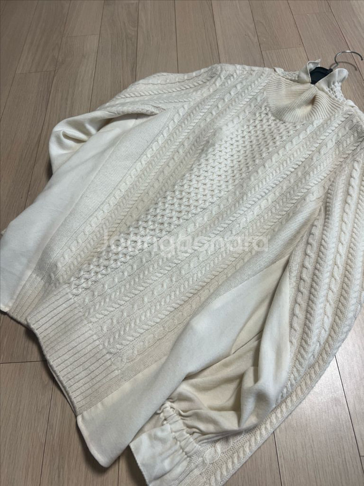 한섬 시스템 SYSTEM 백셔링 울100% 케이블 니트 배색 블라우스 티셔츠 프릴 하이넥 폴라--12