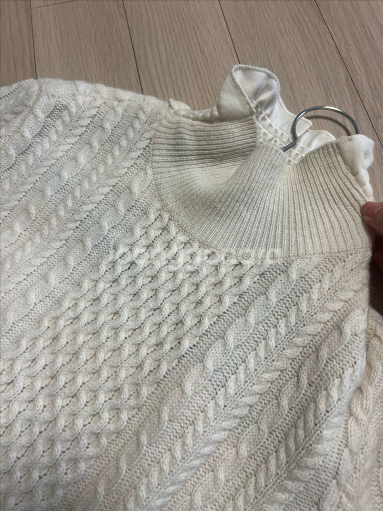 한섬 시스템 SYSTEM 백셔링 울100% 케이블 니트 배색 블라우스 티셔츠 프릴 하이넥 폴라--17