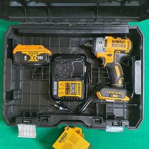 디월트 20V 무선 임팩 드릴 세트