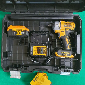 디월트 20V 무선 임팩 드릴 세트