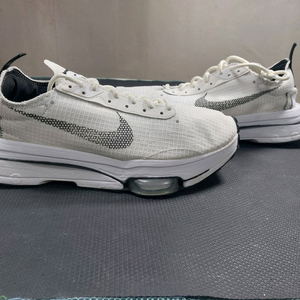 나이키 에어 줌 타입 SE 흰색 275~280(택280)