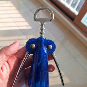 와인따개 오프너은색코팅 조금씩 벗겨진곳있어요오프너기능 잘되요(무료배송 ㅡ구매5천원이상시.선불) 옥정동,삼숭동 무료그