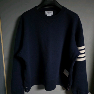 톰브라운 사선완장 4바 캐시미어 니트 스웨터 맨투맨 네이비 색상 5사이즈 국내 105 ~ 110 정도