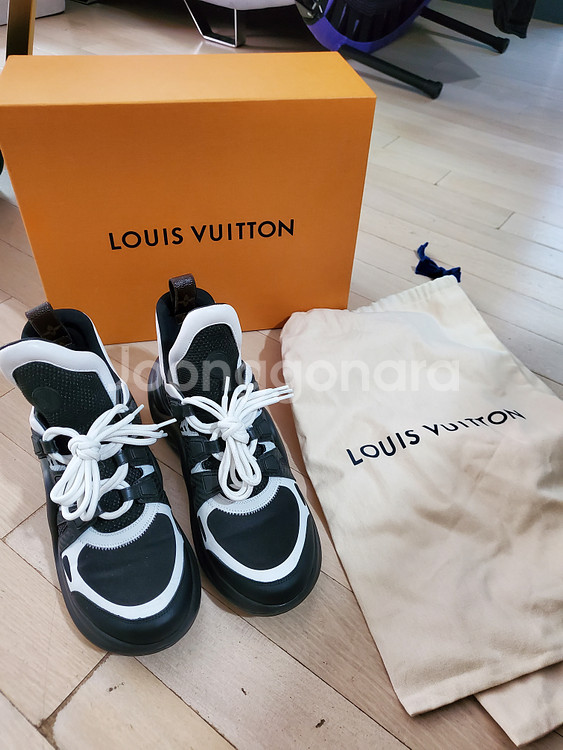 루이비통 아치라이트 265~270 사이즈 판매 합니다.--0