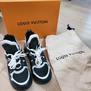 루이비통 아치라이트 265~270 사이즈 판매 합니다.