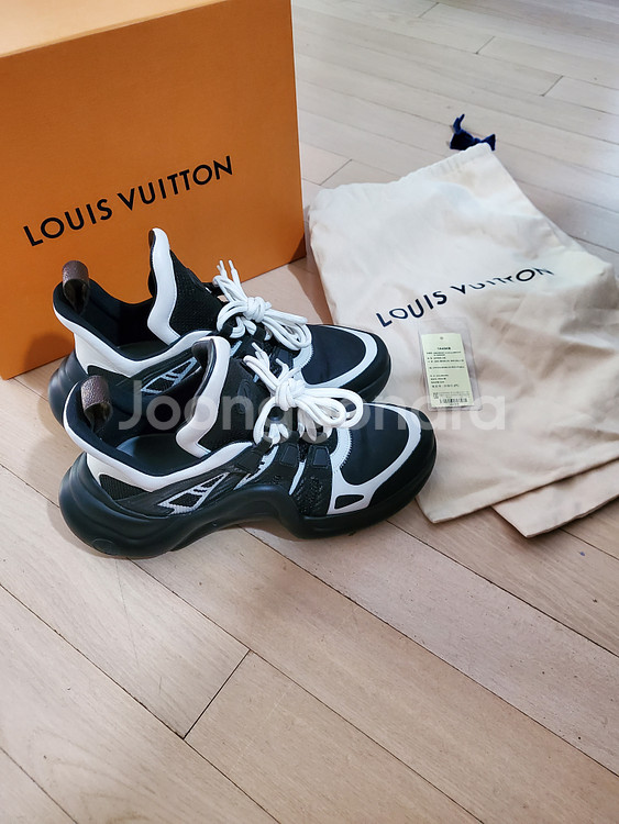 루이비통 아치라이트 265~270 사이즈 판매 합니다.--1