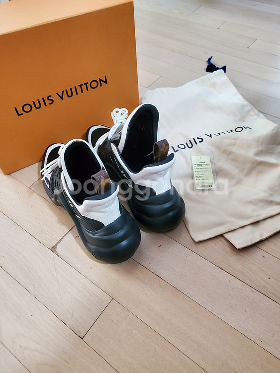 루이비통 아치라이트 265~270 사이즈 판매 합니다.--2