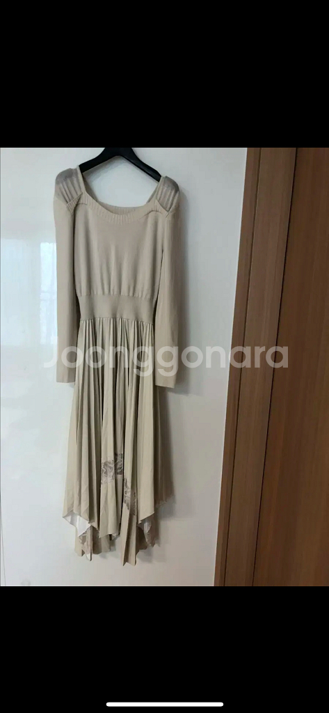 에고이스트 21년 페이크 에코 비건 가죽 EGOIST 레더 플리츠 원피스--2