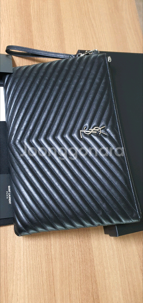 입생로랑 생로랑 클러치백 라지 새상품급 정품(영수증O)구찌프라다루이비통디올고야드샤넬셀린느보테가--1