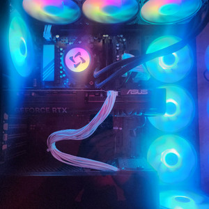 라이젠7800X3D RTX5070Ti 게이밍 컴퓨터