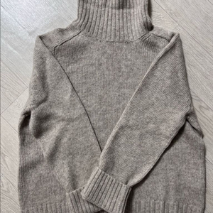 (새상품)울100 셀린니트 터틀넥니트 고비 더캐시미어