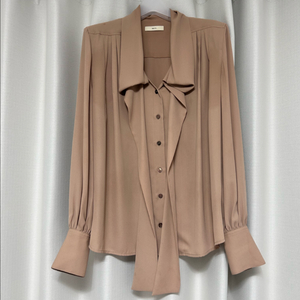 렉토 나우시카 블라우스 . 김고은 착용