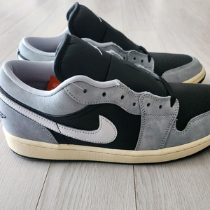 나이키 에어조던1 로우 스모크그레이 285 (HQ2010-012)