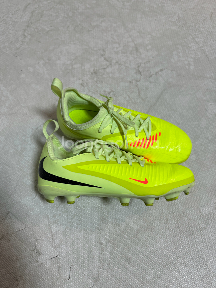 나이키 주니어 팬텀 6 로우 아카데미 키즈 축구화 210(새상품 수준)--1