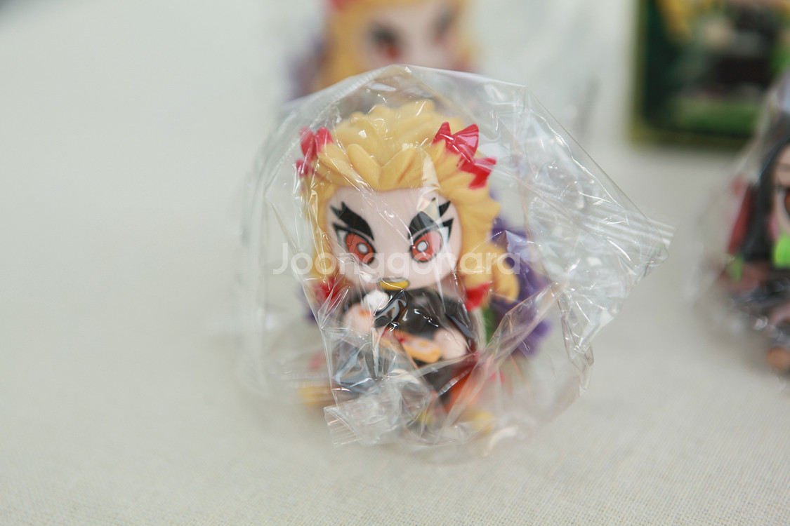 귀멸의칼날 미니 피규어 렌고쿠/네즈코/미츠리 3종--1