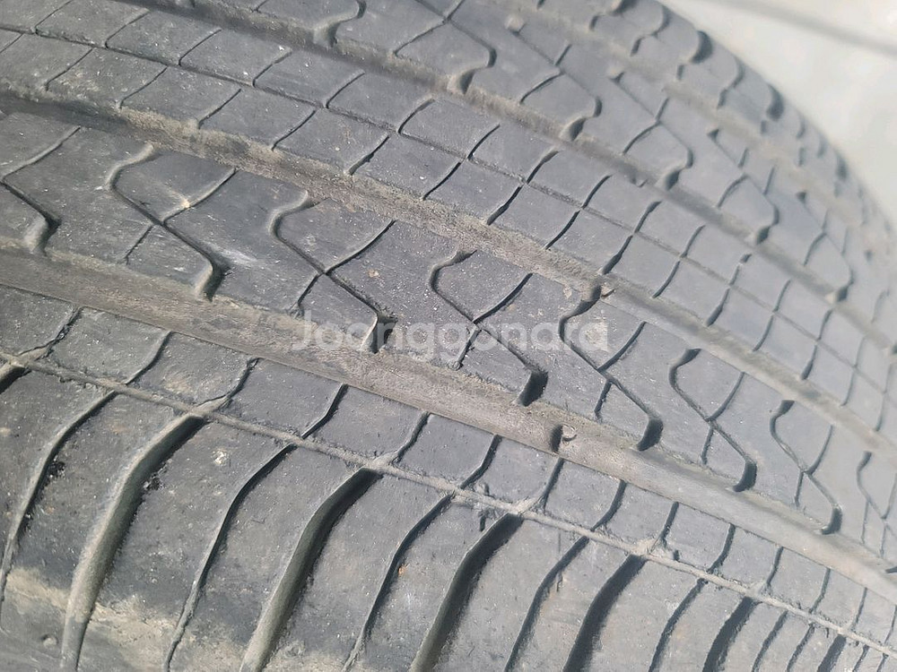 215/55r17 한국타이어--2