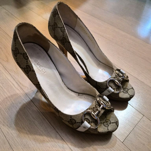 구찌 GG 캔버스 하네스 펌프스