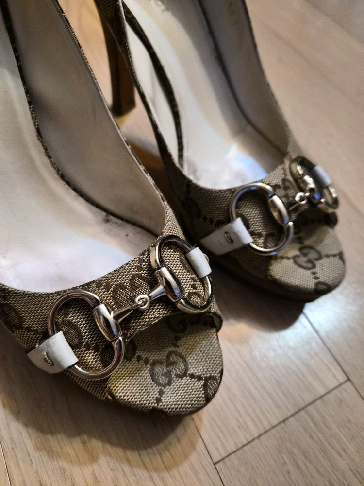 구찌 GG 캔버스 하네스 펌프스--1