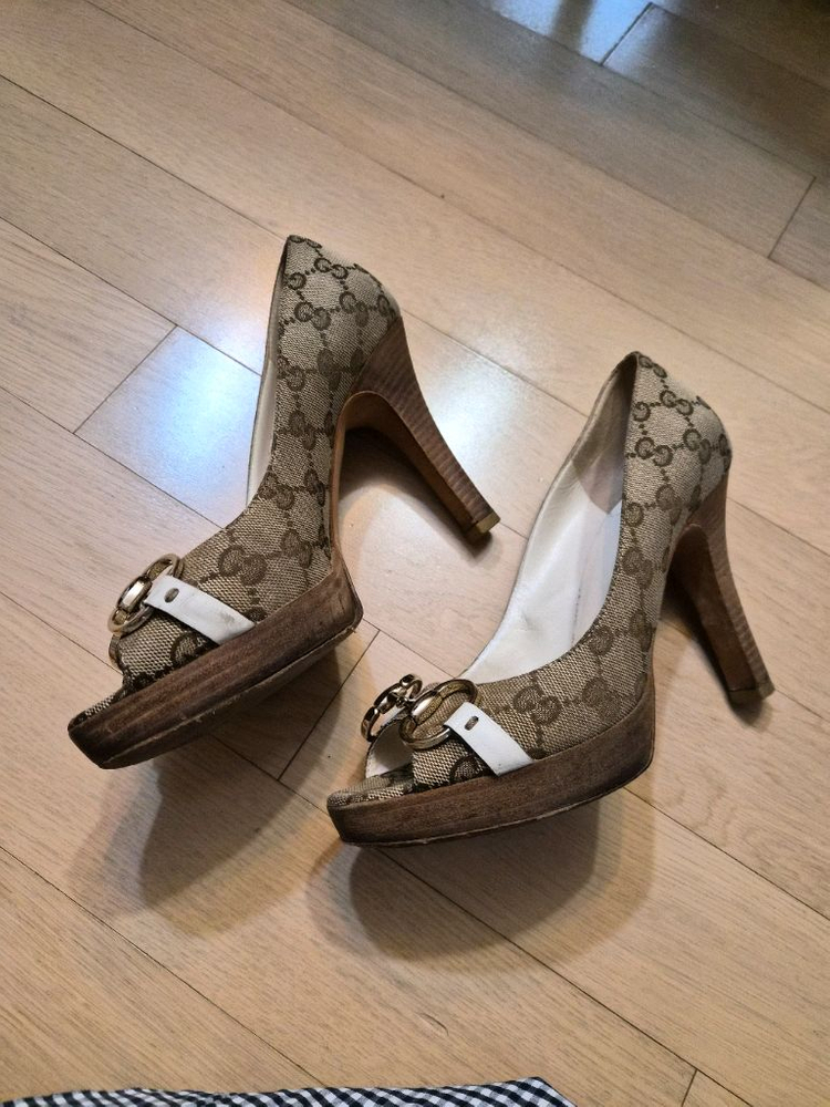 구찌 GG 캔버스 하네스 펌프스--3