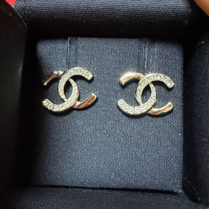 샤넬 CC 로고 귀걸이