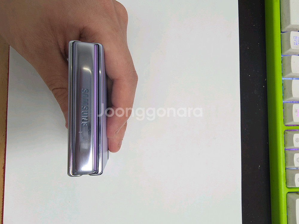 갤럭시z플립4 무잔상 판매합니다.--4