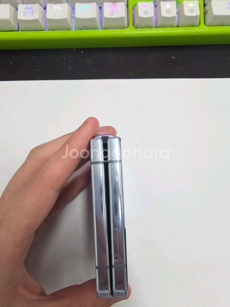 갤럭시z플립4 무잔상 판매합니다.--2