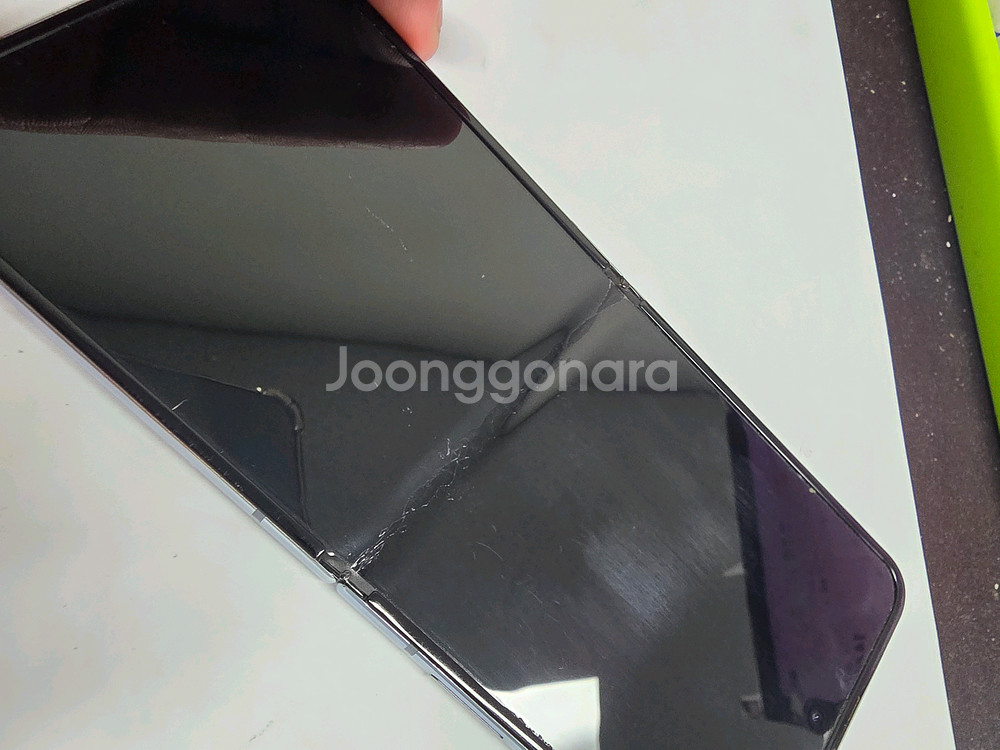 갤럭시z플립4 무잔상 판매합니다.--7