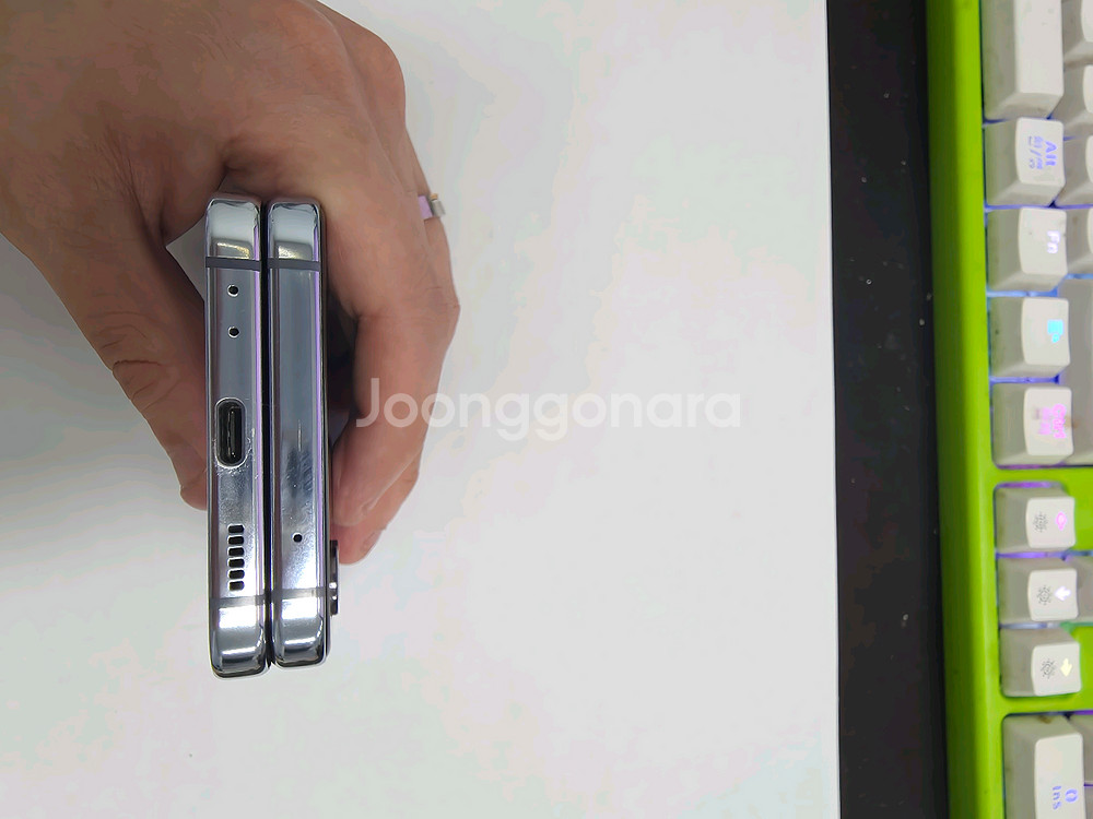 갤럭시z플립4 무잔상 판매합니다.--5